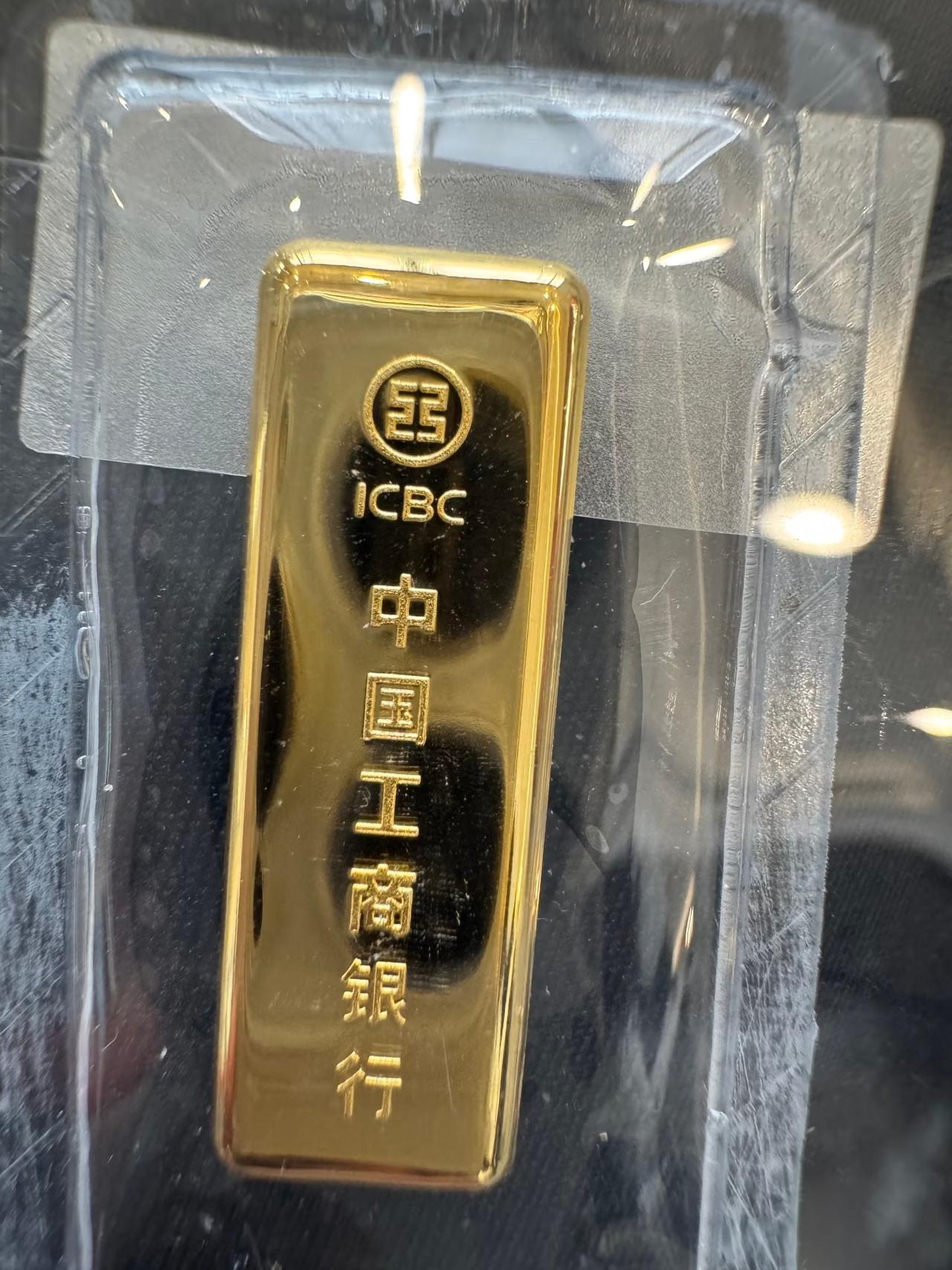 一觉醒来，黄金价格又失控了不过这次不是跌，是直接冲上了958一克！我整个人