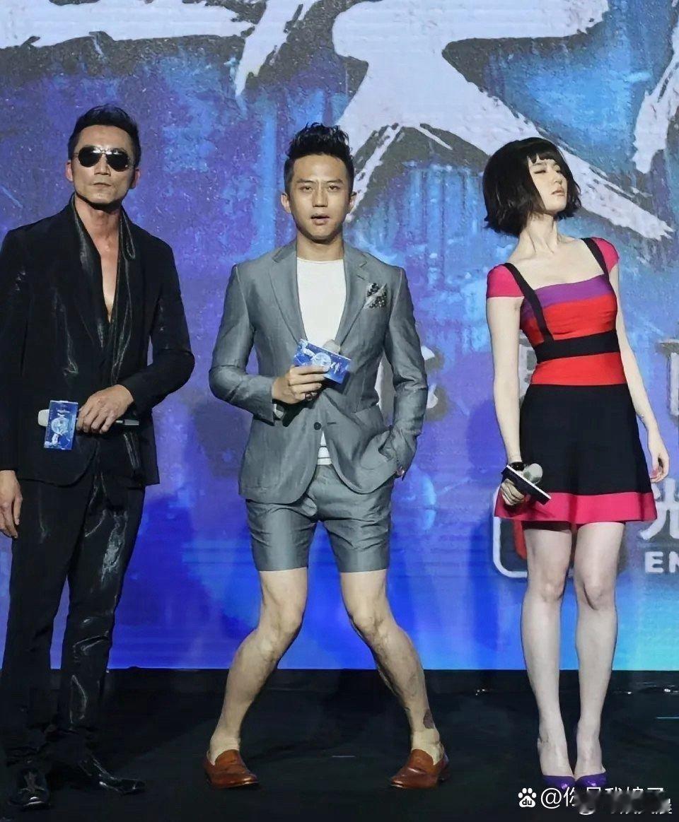 隔着屏幕，都能感受到刘亦菲那份藏不住的难为情。