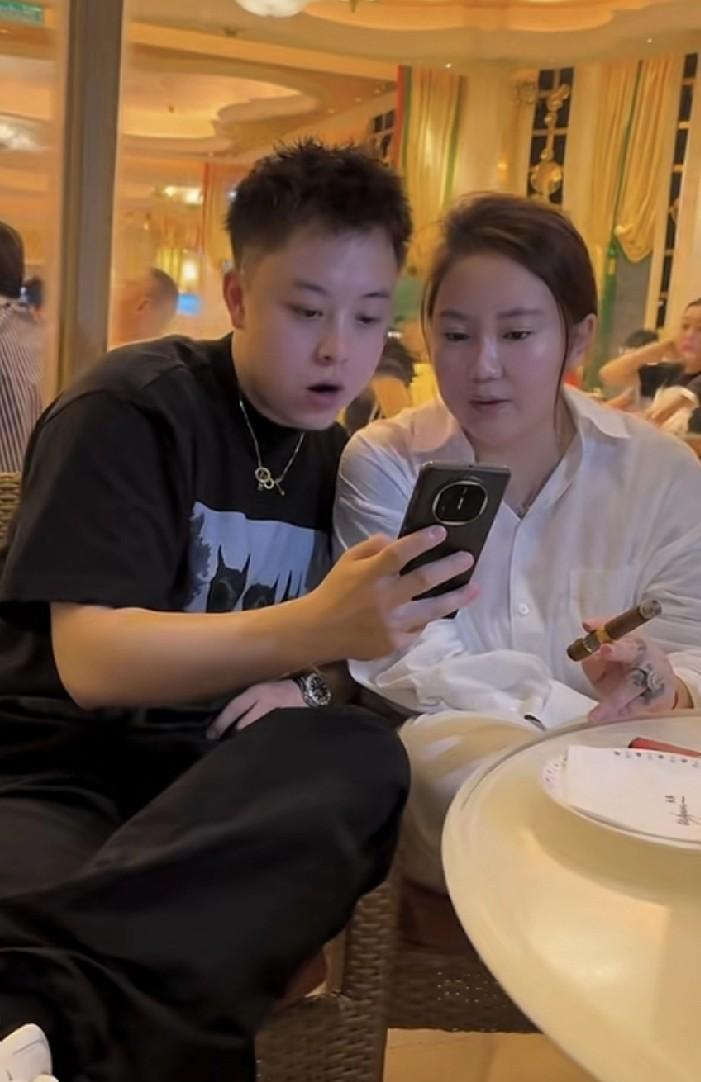 【刘大美人不屑和沈曼同框？】都说在锦州崔阿扎婚礼上热度最高最出风头的是伴娘沈曼，