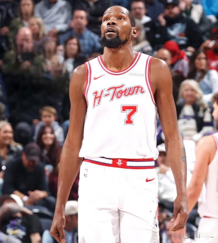 也许火箭根本不明白，杜兰特身边需要一个超级控卫！杜兰特生涯打的最舒服的时候：