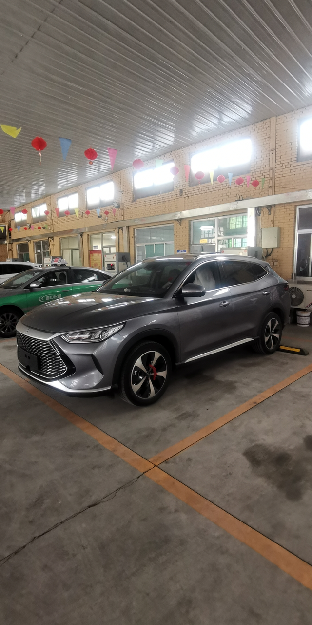 第一次充电站充电感受第一次到快充桩充电，110版本，30%电量充满时间50分钟