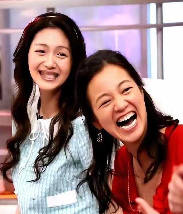 阿雅回应骨灰项链：思念从无标准答案阿雅关于思念的回应，戳中了无数人的心。面