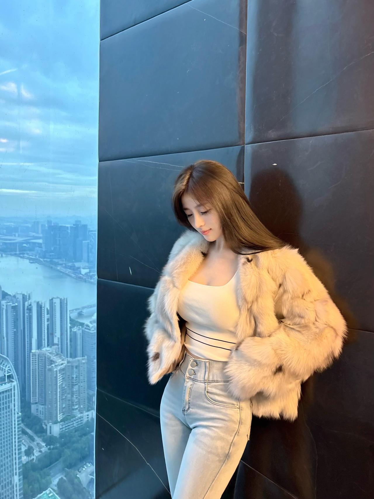 为什么漂亮的女人招人喜欢今天穿漂亮皮草