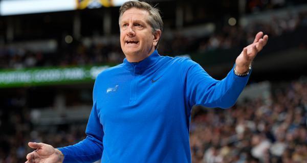 明尼苏达森林狼主帅克里斯·芬奇表示，在季后赛首轮对阵丹佛掘金之前，球队必须主动“