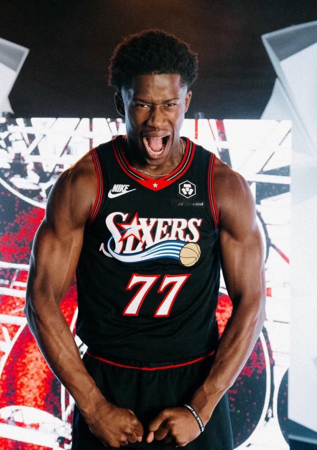 新秀赛季的埃奇库姆，下一个超级分卫？？？——新秀赛季至今出战50场，全部首发——