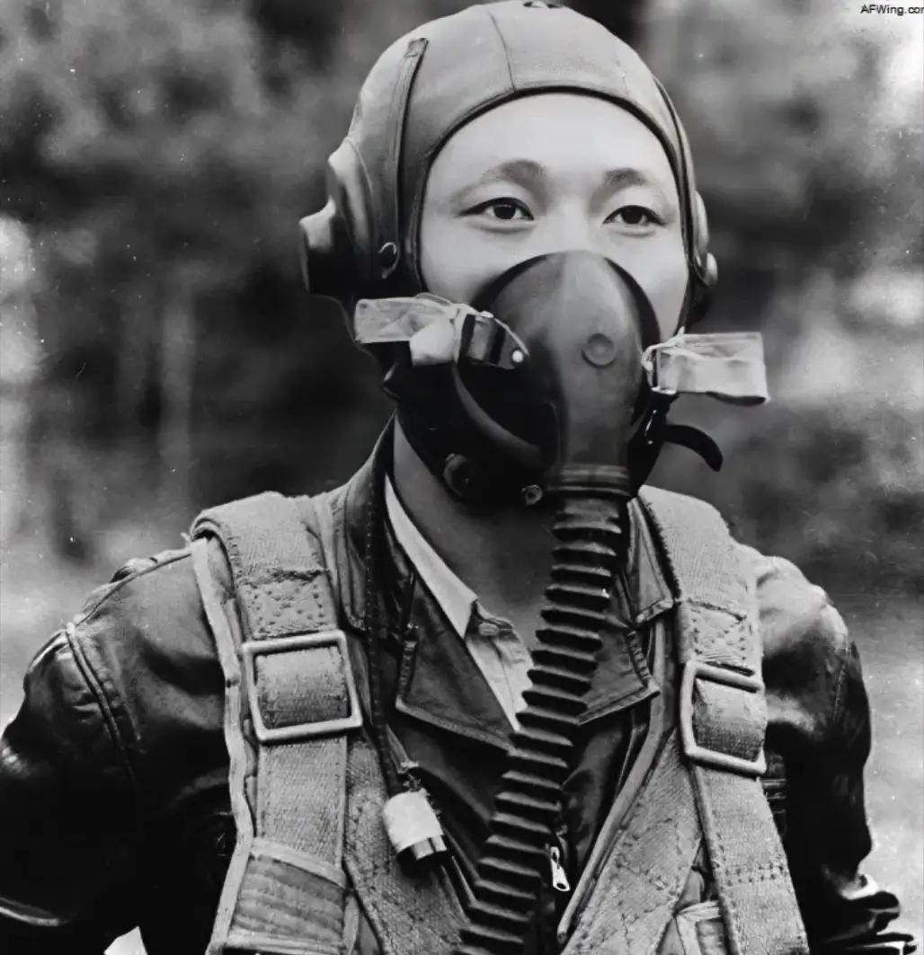1953年，21岁朝鲜飞行员驾先进战机投诚美国，获10万美元奖励。朝方震怒下令追