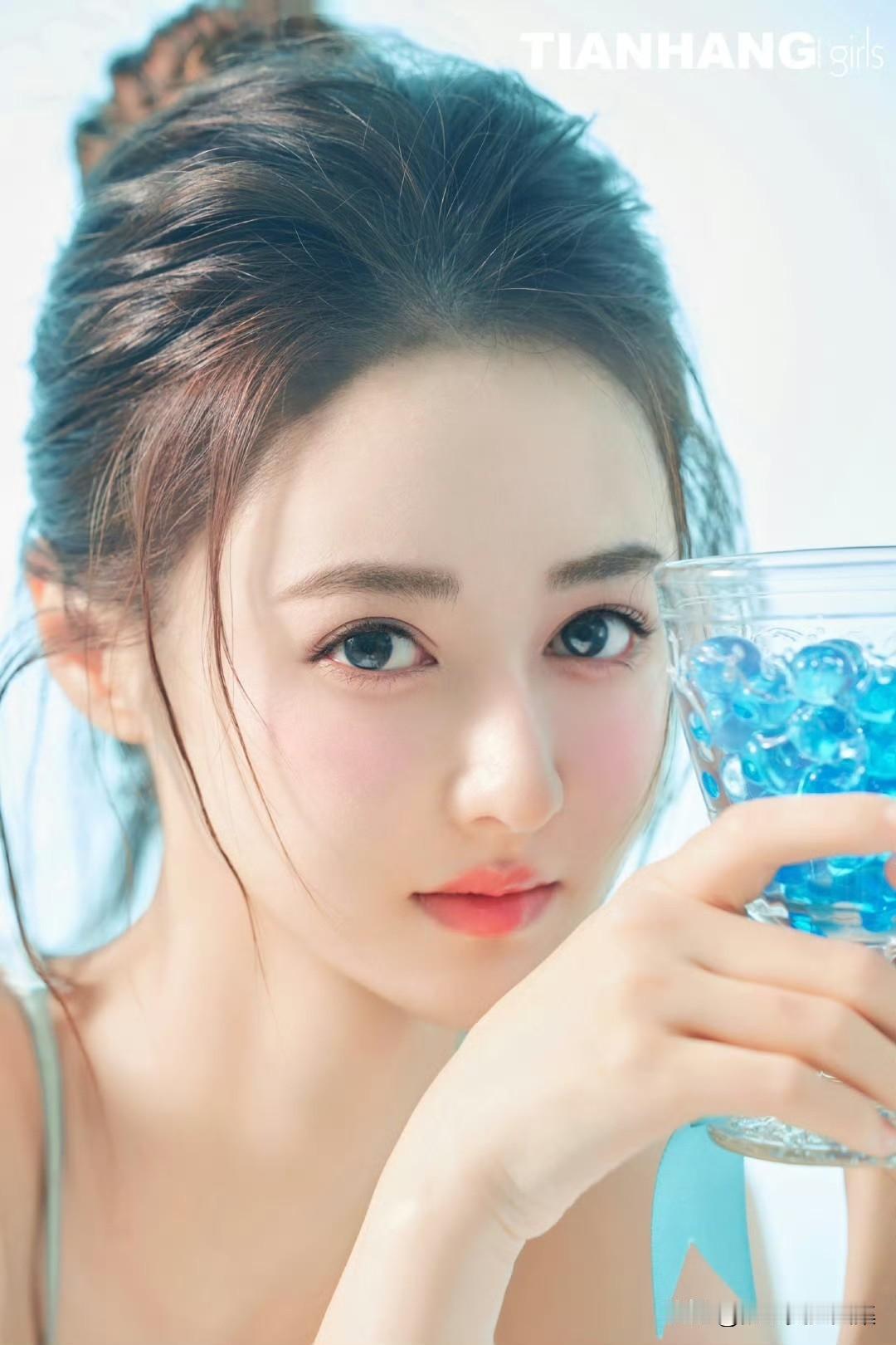 气质穿搭怎么穿才恰到好处?要穿出恰到好处的气质穿搭，还得看看马泽涵。她可是个9