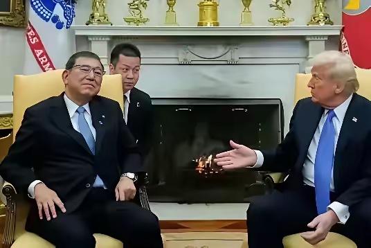 看看石破茂当年是怎么搞外交的，就是有一国元首的气质，不媚外。再看看高市早苗，