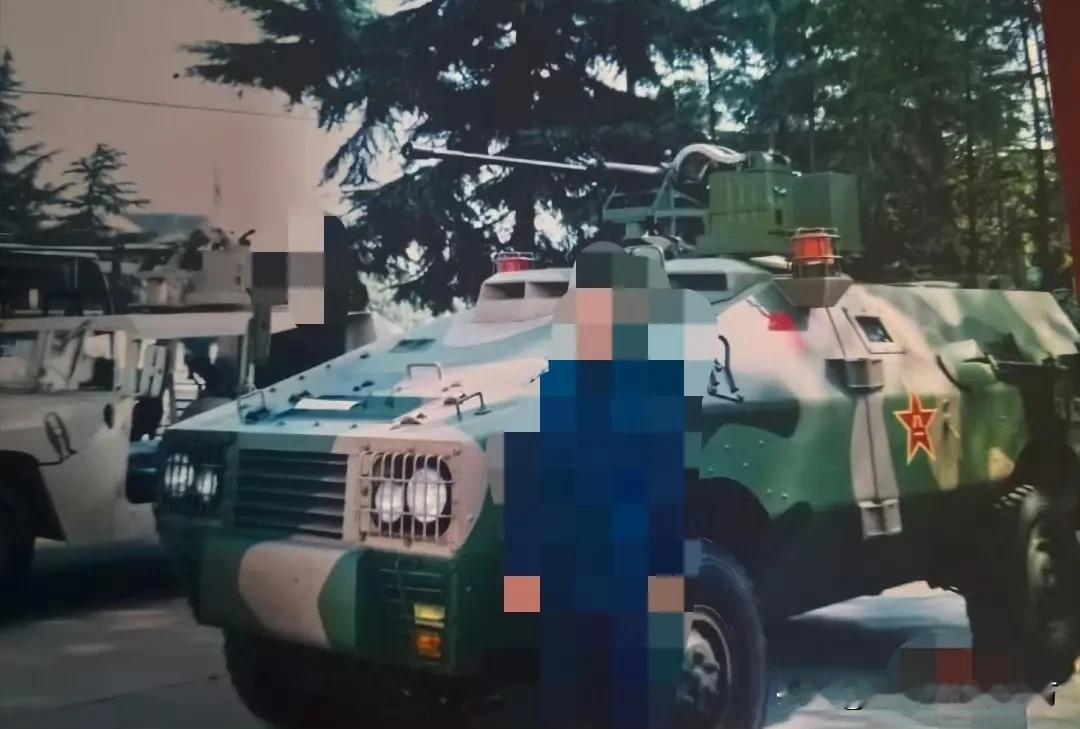 这款宝鸡某厂生产的ZFB‑05系列轻型装甲车，属于民企研制的4×4轻型装甲平台，