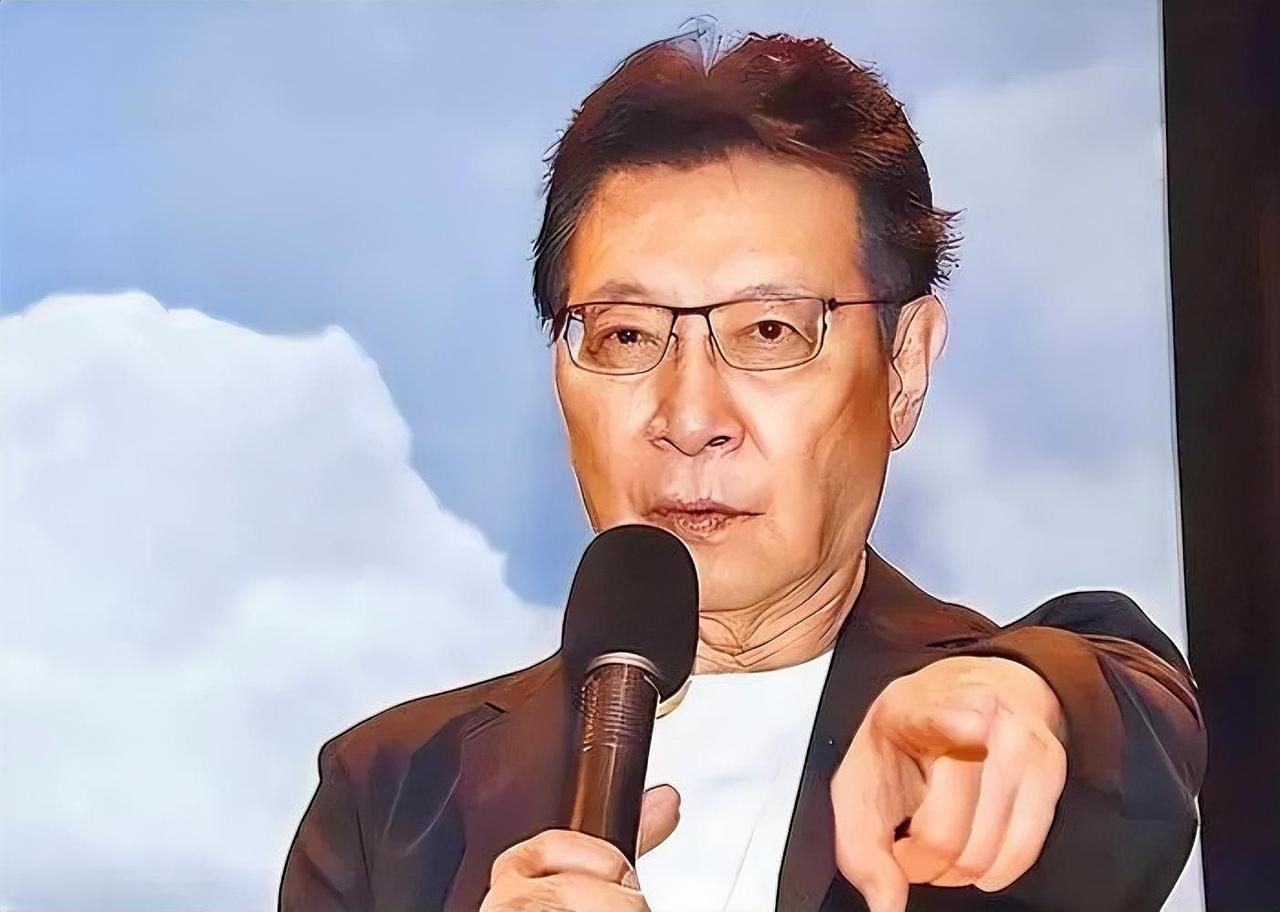 最后的跳踉小丑！赵少康其实就一枚小丑而己，智商并不高，不如唐湘龙。都什么时候了