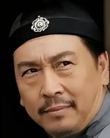 在抗战剧《八千里路云和月》中，国家一级演员毕彦君饰演的老太爷张汝贤演技封神，将传