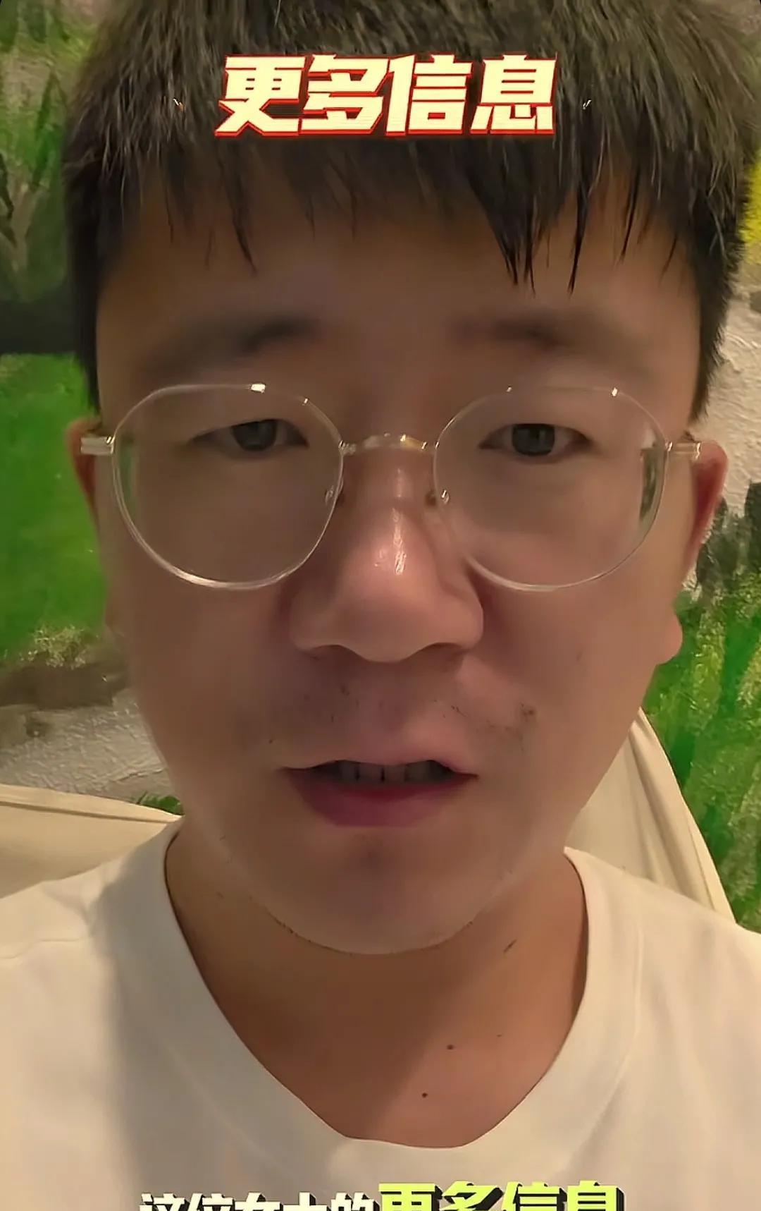有人说，开劳斯莱斯的杨女士，她每天的消费是3万到5万欧元，折合人民币30万左右。