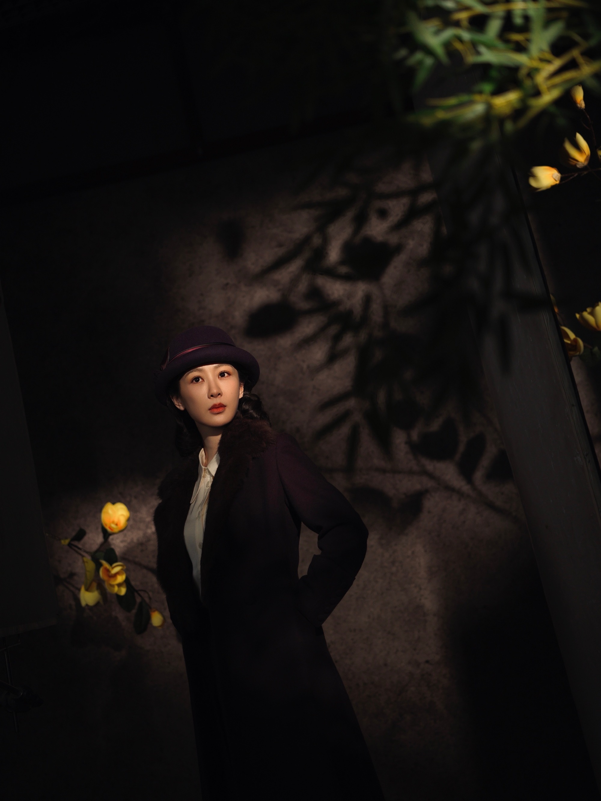 红毯也就算了，能在角色剧照上失手看得出来是真的很不合适了，不是有没有质感的问题，