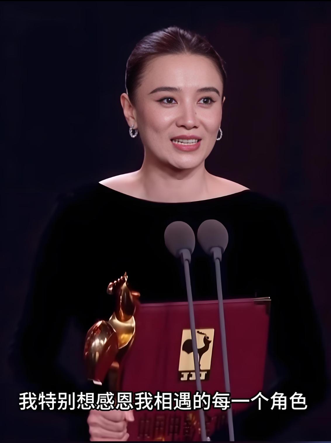 宋佳估计要懵了。她今晚二封金鸡影后，明明是大喜事，却被全网拉踩。到底问题