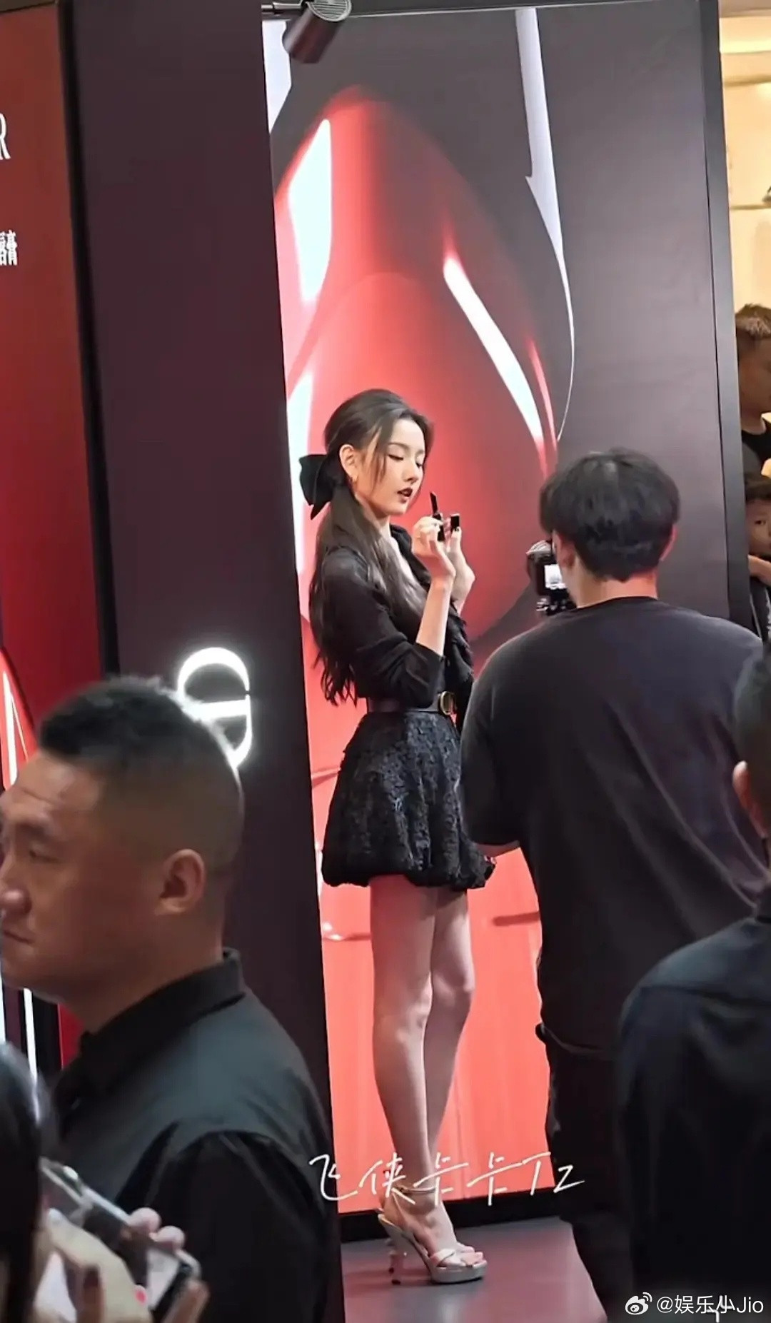 宋祖儿Dior站台活动，这才是女神啊又瘦又美身材比例也好​​​
