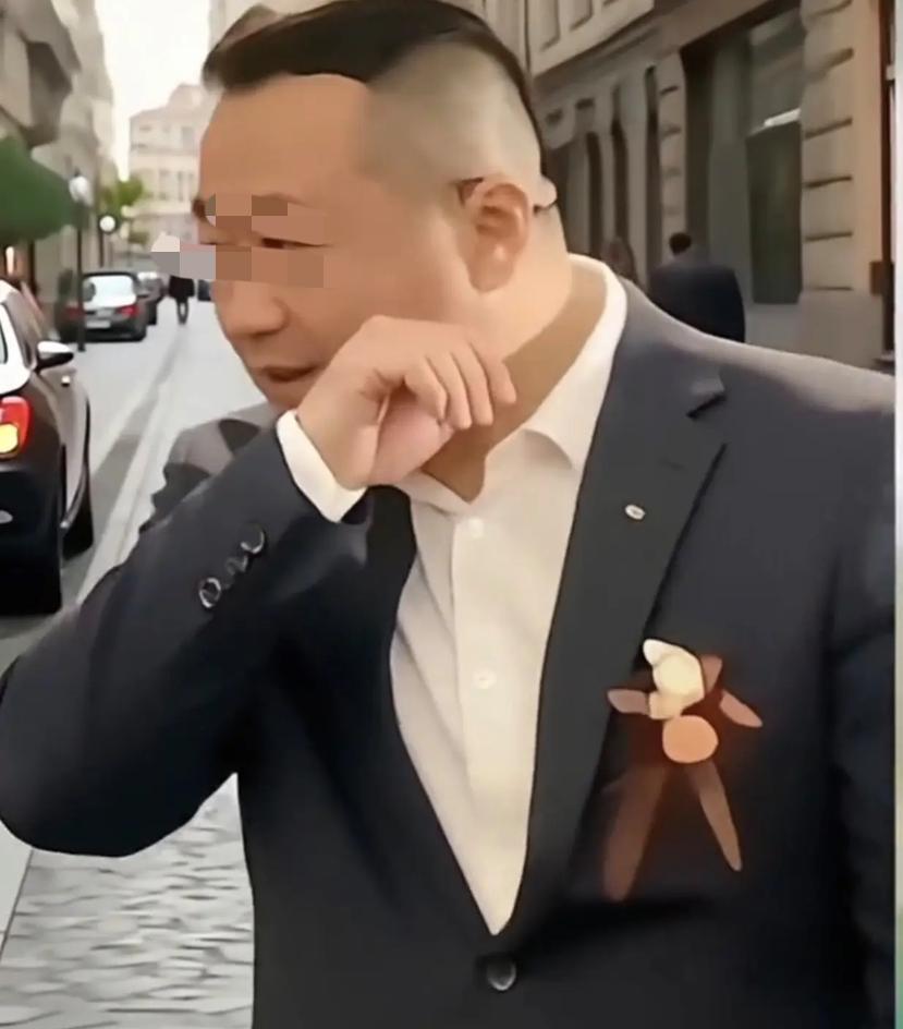 金毛他爹老金毛最近心情大好，满脸笑容遮不住金毛他爹老金毛最近心情比较好，