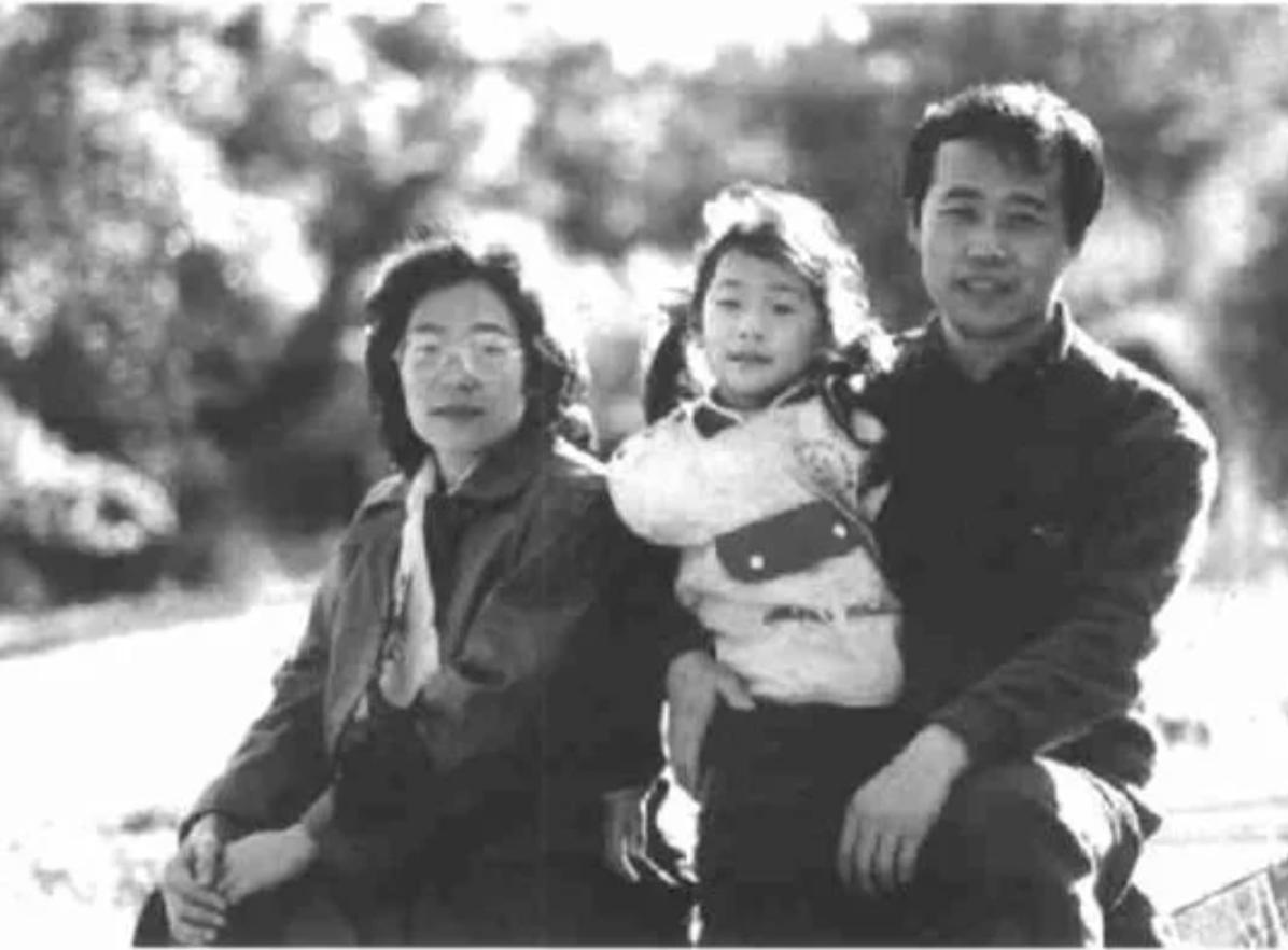 全网唯一一张真正的王石一家人照片。照片原载于1998年的《中国企业家》杂志，照