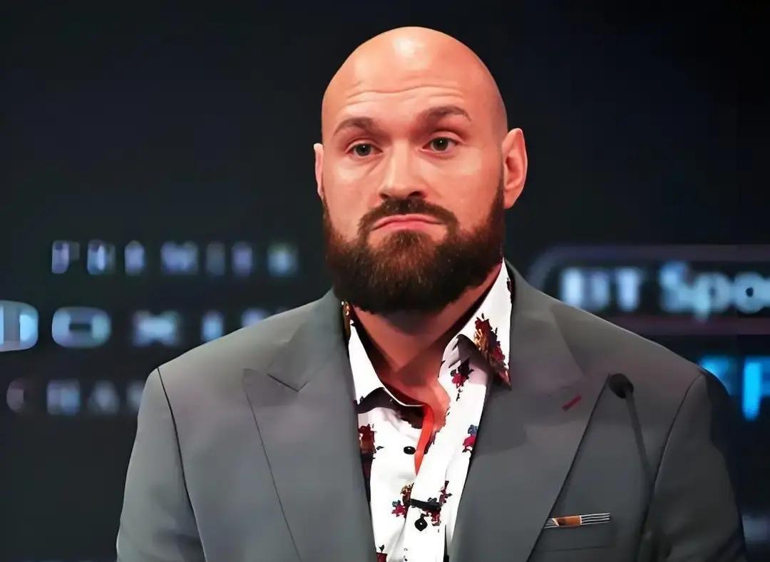 第三次了。泰森·富里眉弓那道口子，撕开的不是训练计划，是职业拳击最后的遮羞布。