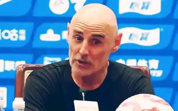 “和天津延迟比赛不是我说了算”，海港主教练穆斯卡特说，“主要综合各方面考虑，也有