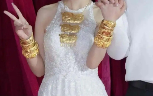 “娶对人了！”广东广州，一对情侣结婚，可由于现在金价太高，妻子不忍心丈夫花大价钱