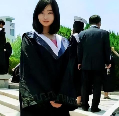 2008年，山东大学一个女孩，在睡梦中梦见佛祖慈祥的对她说：“你是我座下的童子，