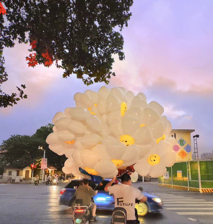 藏不住的崩溃只是伤痕，藏起来的崩溃才是勋章。——傅首尔