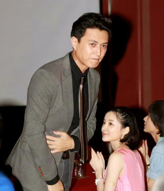 很多人说靳东“消失”了，我告诉你，这恰恰是他“飞升”的开始。你以为的“暂停”，