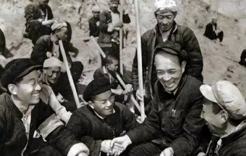 1960年2月2日晚7点，山西平陆县领导班子正在开会。突然一位工作人员急匆匆地跑