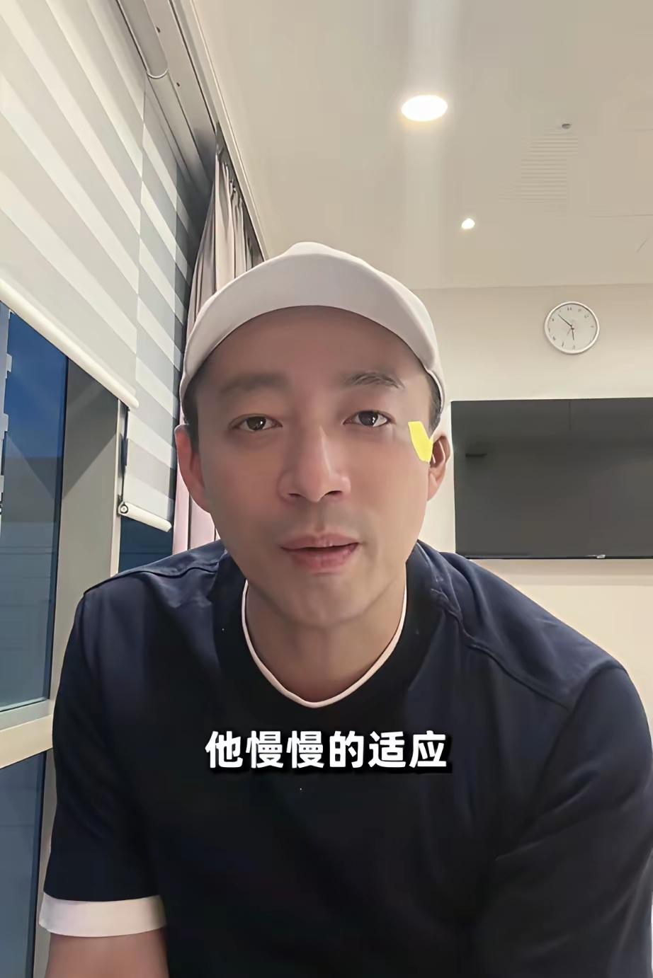 汪小菲直播回应小玥儿转学真相！前几天台湾歌手品冠被记者追问，有没有在学校见过马