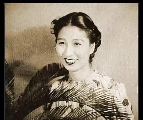1940年2月，郑苹如被带到了荒郊野外。行刑前，她提出一个要求：“希望不要打我的