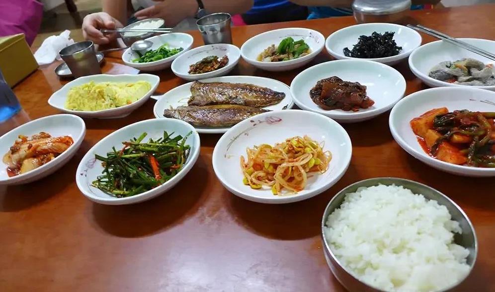 韩国作为发达国家，为什么普通老百姓连肉都吃不起？为什么留学生在食堂吃自助餐，多夹