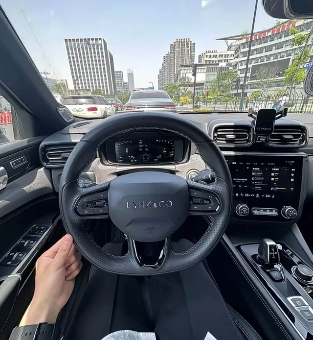 开领克03上高速100码以上用运动模式，以下用舒适模式，不然100码以上舒适模