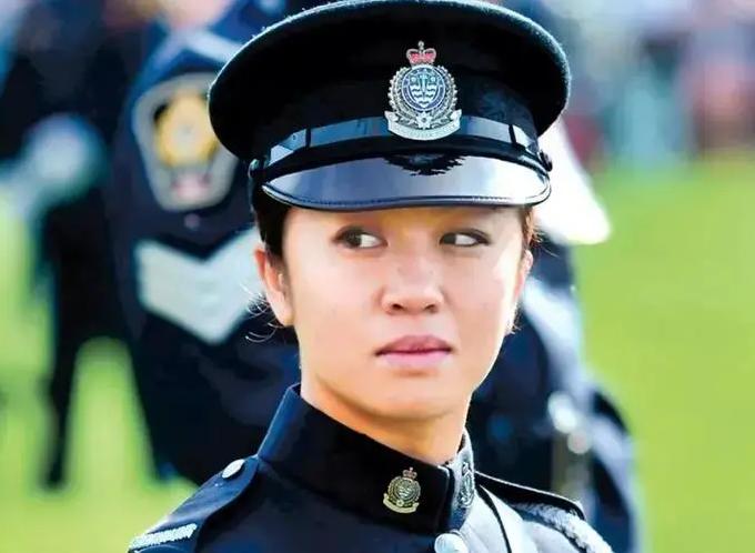 2019年，加拿大31岁华裔美女警官在家中自杀后，一段不堪的往事被曝光：她一直痛