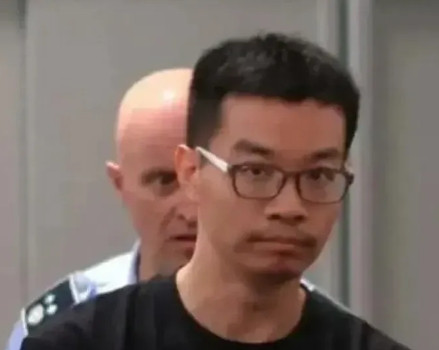 查内鬼，抓间谍，刻不容缓！7月初，上海的科技人才徐泽伟与妻子前往意大利旅游，刚