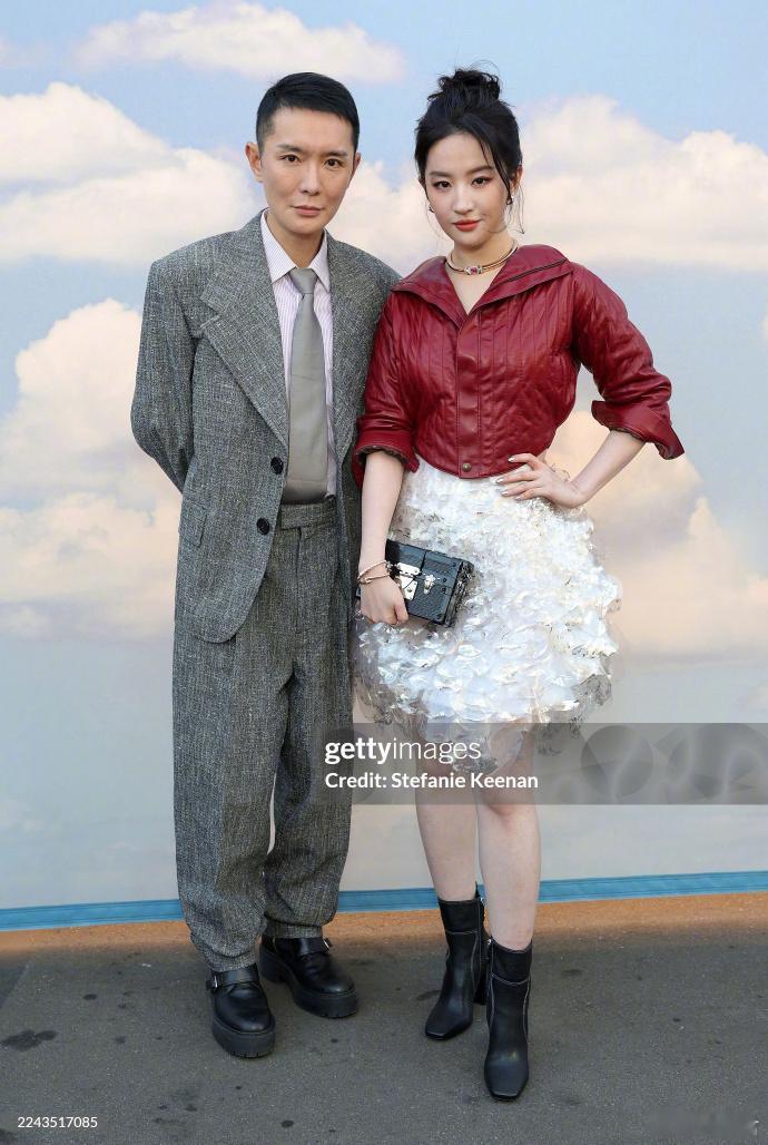 朱一龙刘亦菲活动生图朱一龙、刘亦菲今日VogueWorld活动G社生图，美女帅