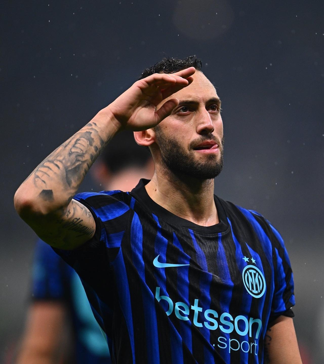 苏西奇曾被质疑,恰尔汗奥卢带来惊喜!记者孔多分析了国际米兰本轮的表现,他说如果不