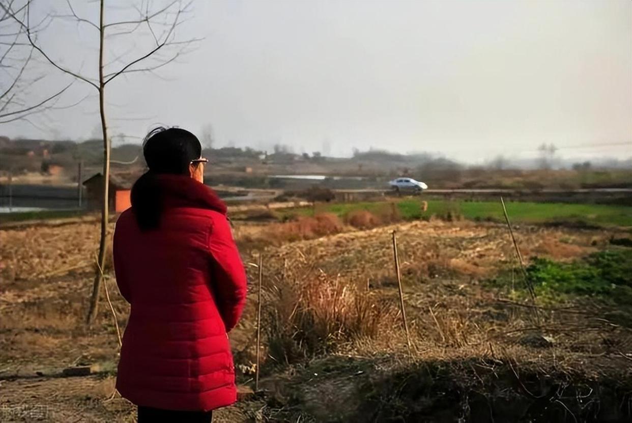 她今年才51岁，刚跟我说了一个极其疯狂的想法。​她跟我说，这个想法在她心里盘