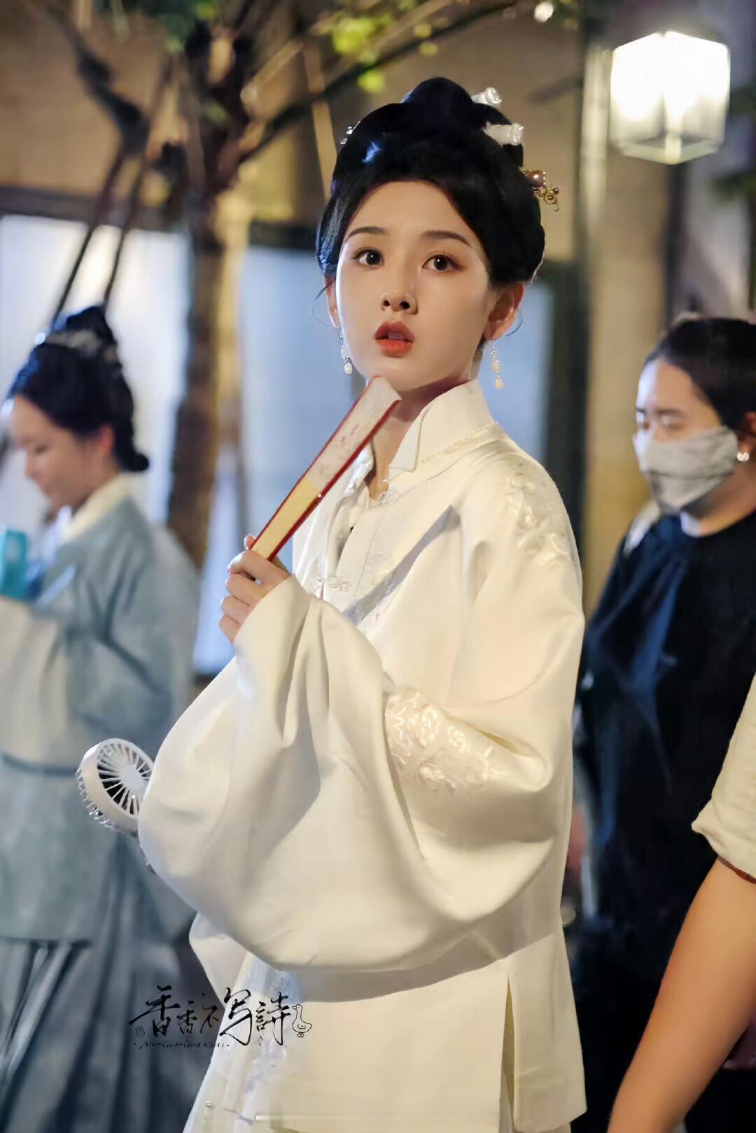 宋祖儿《表妹万福》甄嘉芙白衣路透，好素好美！！​​​