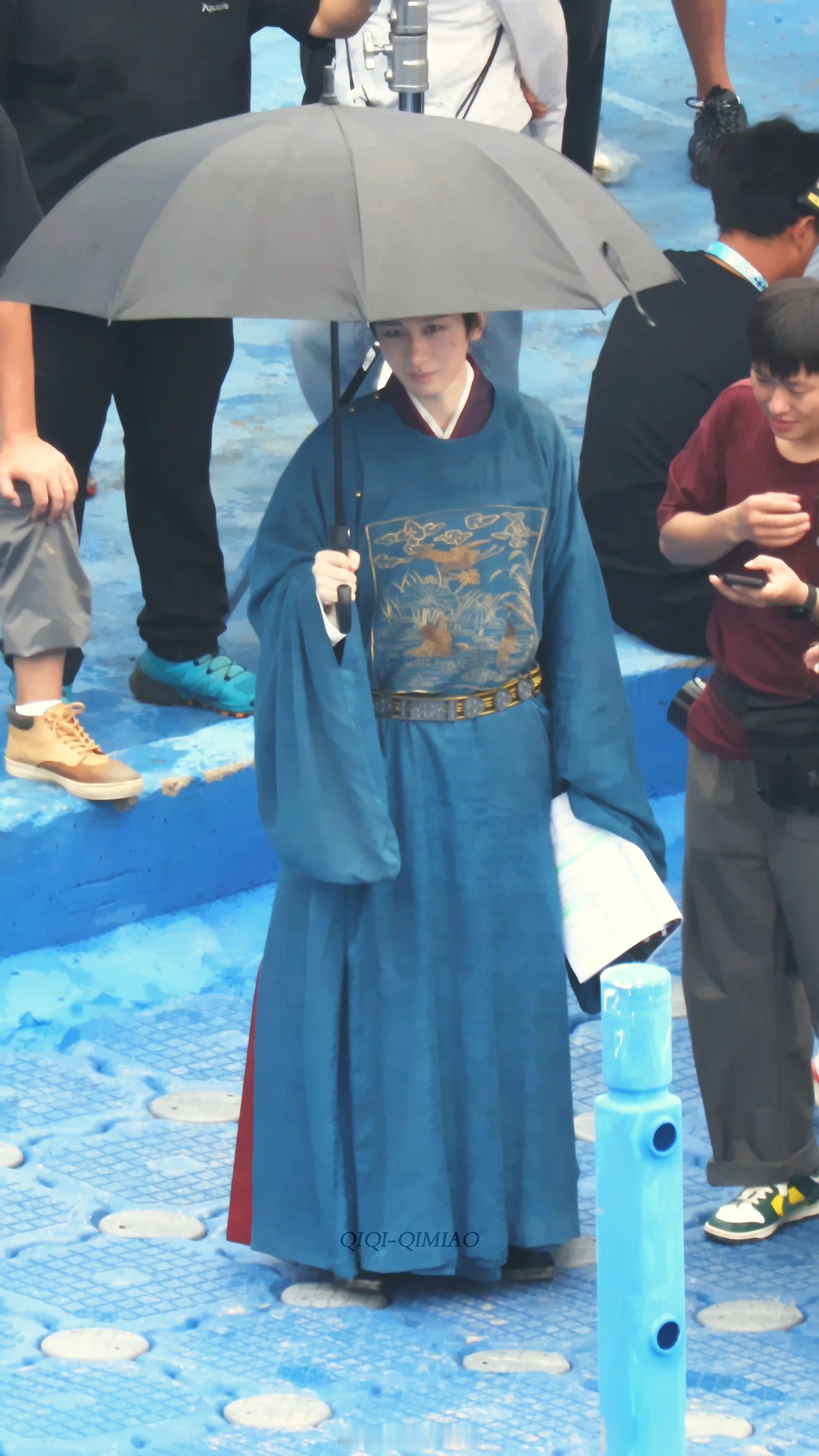 成毅两京十五日蓝色官服路透来了！ee新造型超帅的！两京十五日​​​