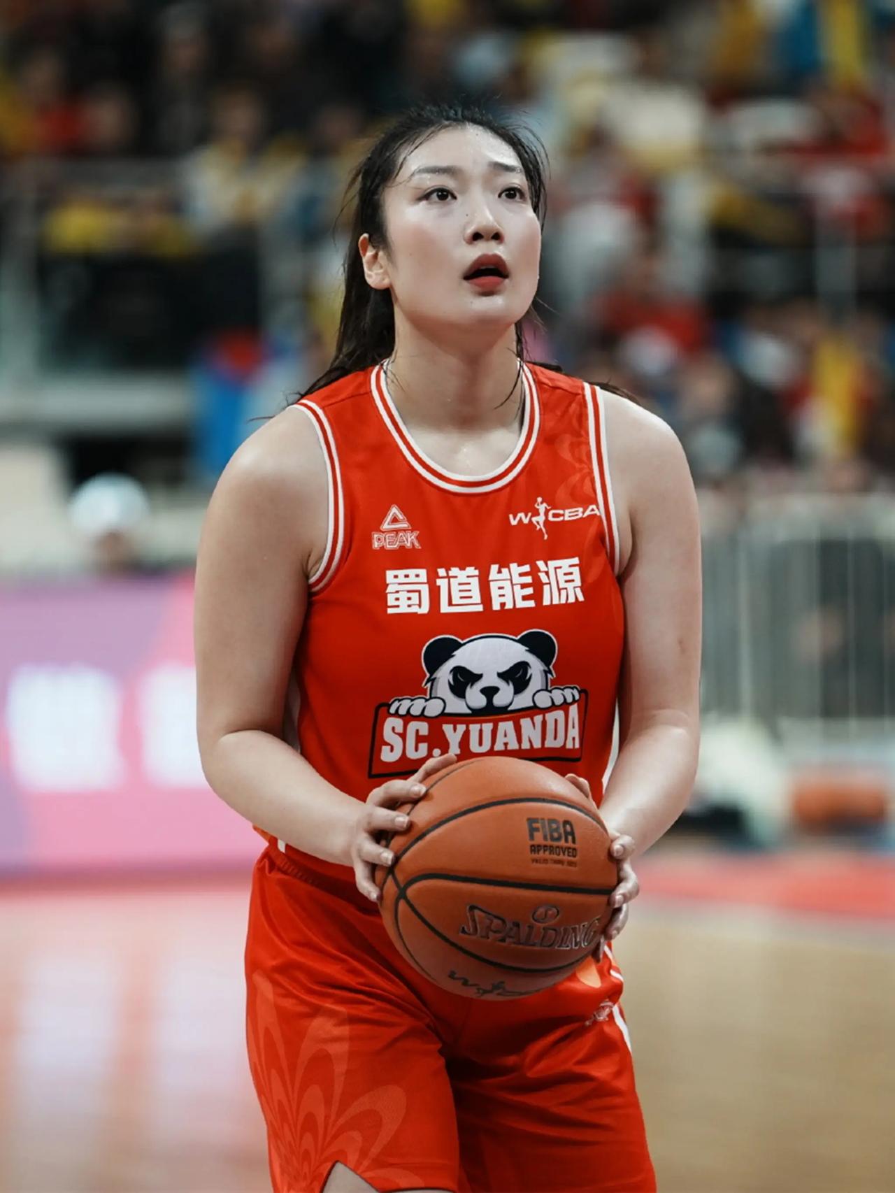 李梦这回可太让人意外了，31岁没选进女篮世预赛名单，转头直接在国外赚得盆满钵满。