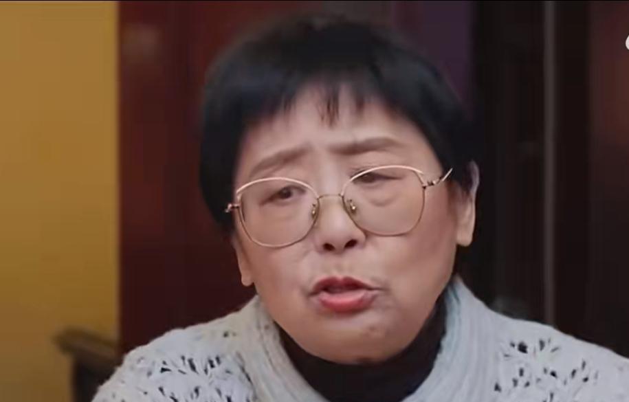 黄圣依跟杨子结婚还能忍耐这段PUA婚姻不是没有原因的，她的亲妈那种数落教训她的说