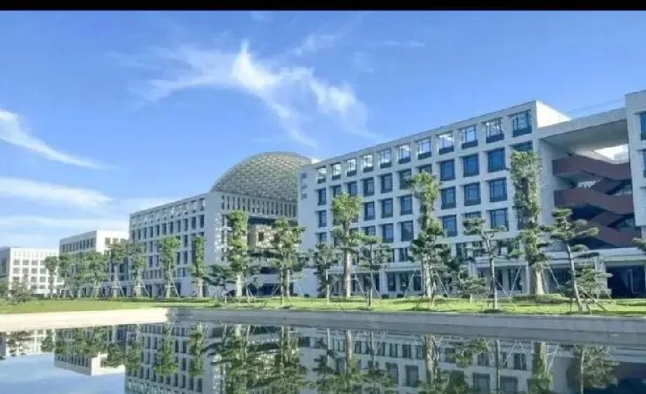侄子今年高考考了661分，我强烈推荐他报考福耀科技大学。大哥家条件一般，大哥和