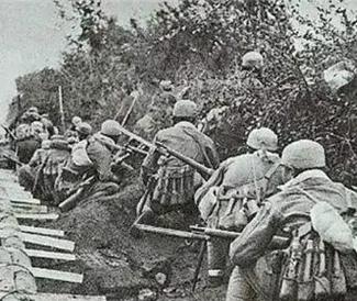 1938年，八路军优待俘虏，日军却不断挑衅，一个小战士气不过，捅死了其中一人，导