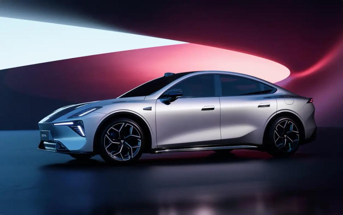 又到了公布上个月销量的时间节点了。刷到鸿蒙智行发布了，同比增幅不少。长安旗下