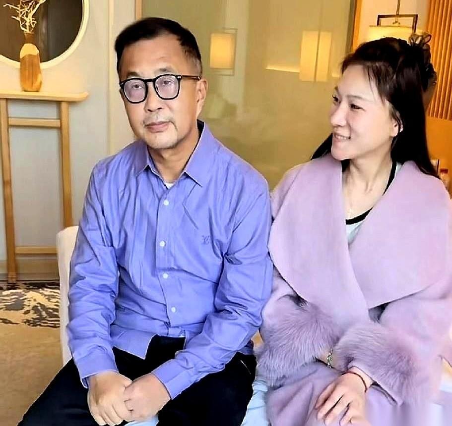 一个女人，把所有身家，押在一个靠捡垃圾过活的男人身上。你说她图个啥？他牙掉