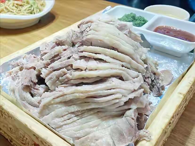 内蒙古乌兰察布“8大美食”，你吃过几个1、手把肉2、莜面全席3、玻璃饺子