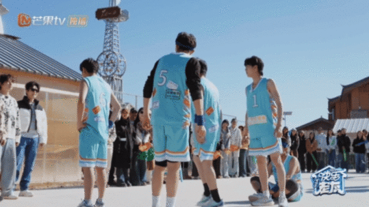 当你在你担面前打架快乐老友记收官简直是我本人追星发疯实录，哥哥们的反应和我想象