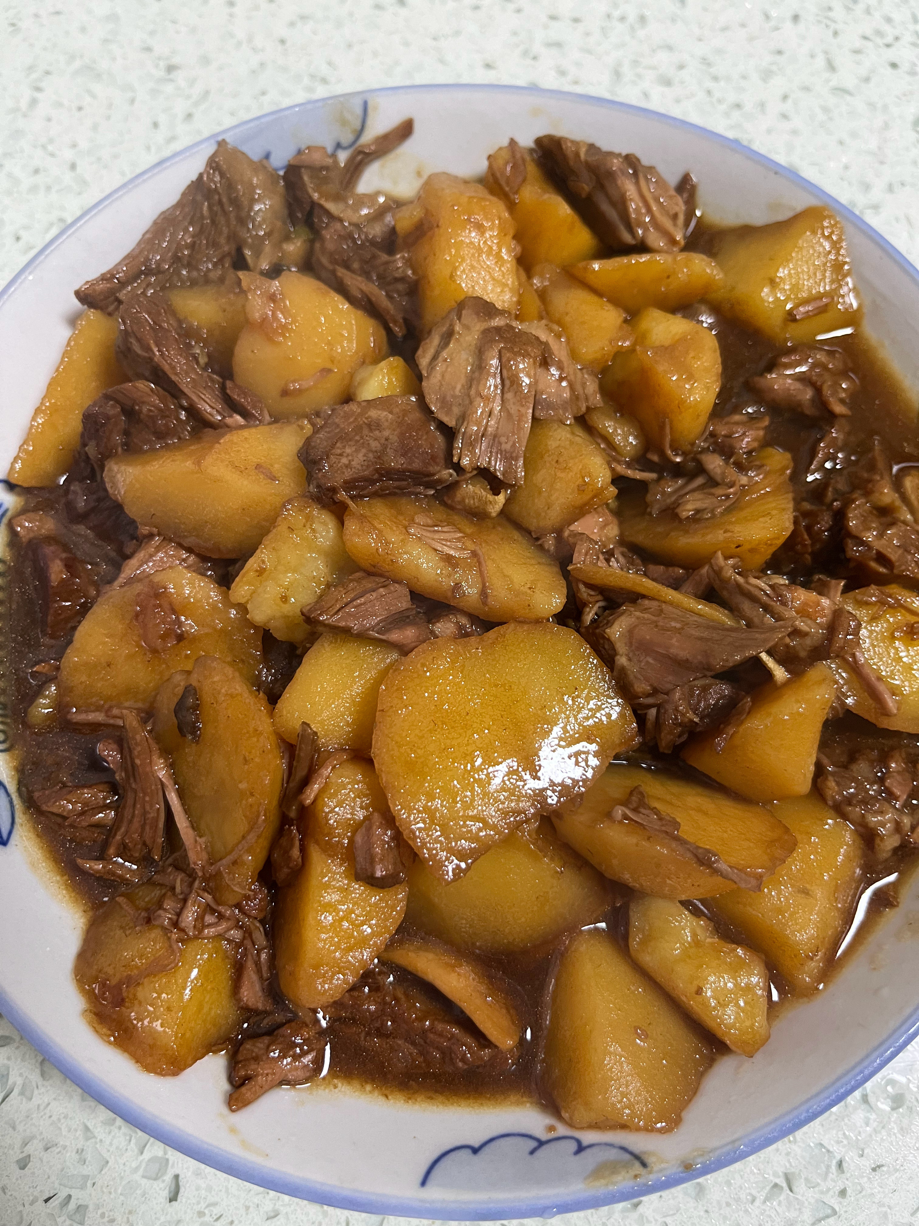 到点儿已到开吃啦！回娘家拿的肉皮冻还是老爸做的好吃啊！​​​