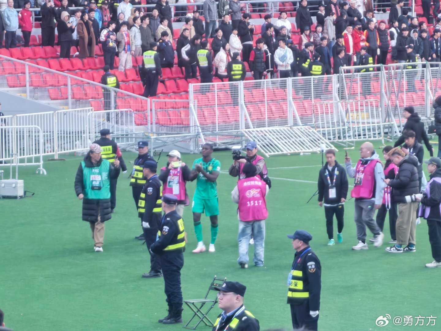 辽宁铁人2比1北京国安首先要说，下半场蒙帅的调整非常有针对性，两个边路的换人抑