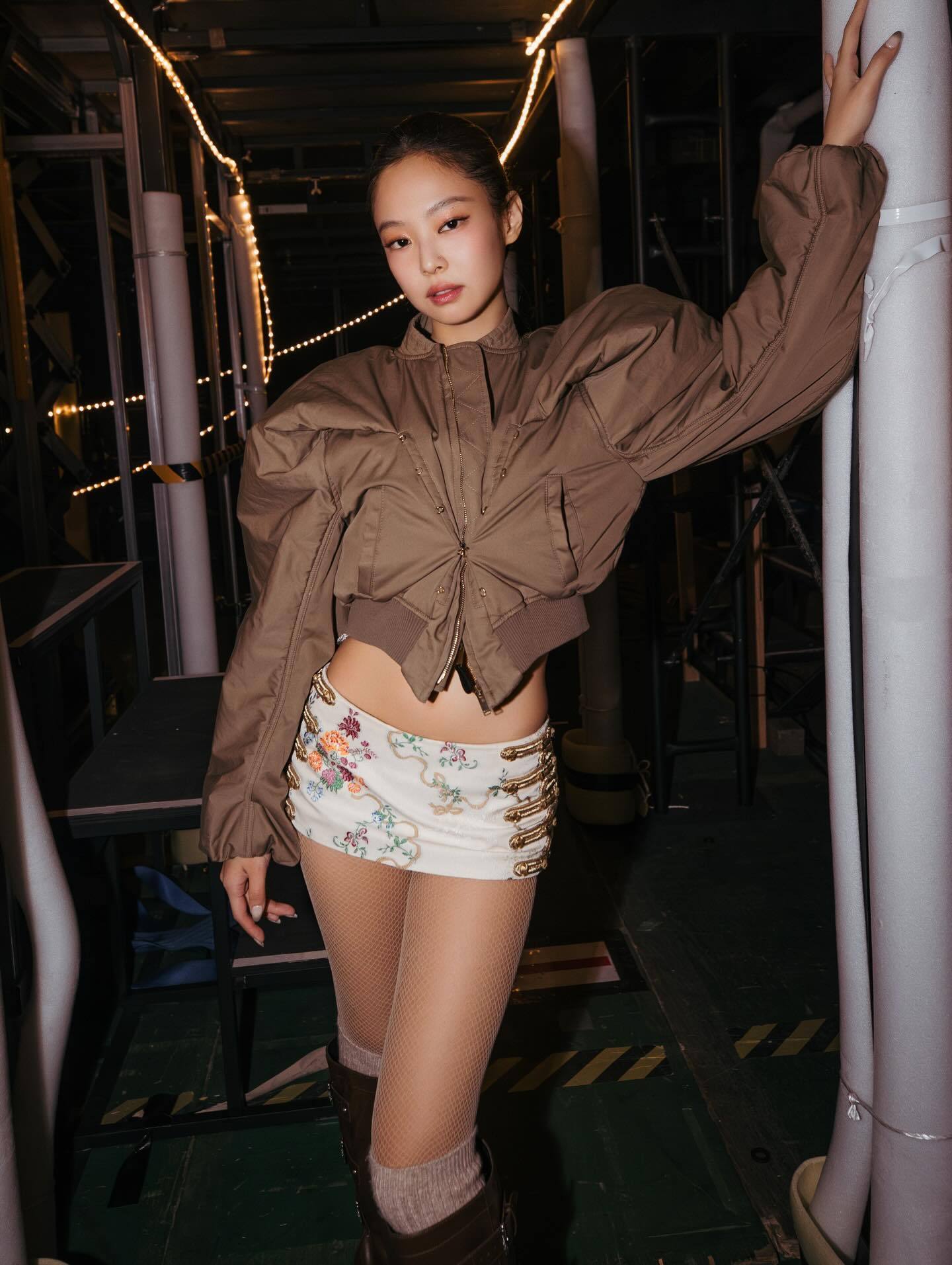 Jennie🖤生日大片，黑丝长腿